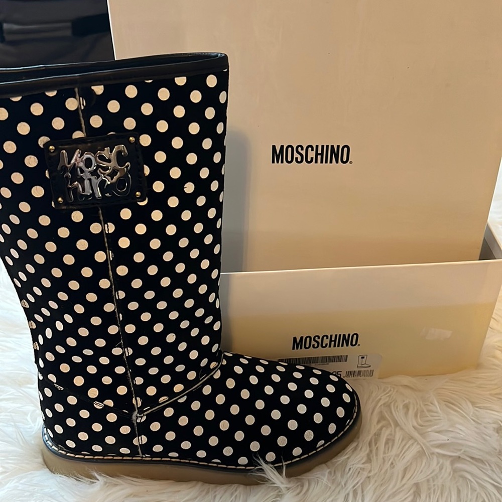 NWT Moschino Boots